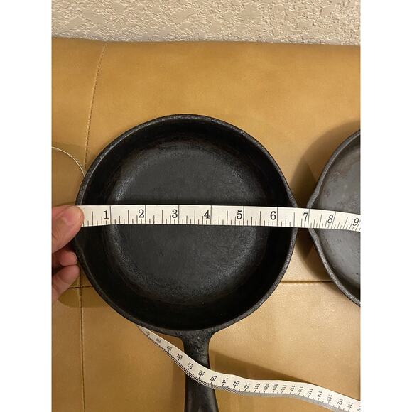 Set Of 2 VINTAGE CAST IRON SKILLETs 6 1/2 INCH Primitive Decor - Picture 5 of 5